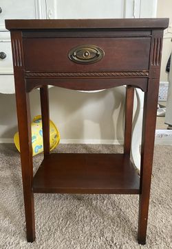 Vintage Mahogany Federal-Style Side Table with Drawer
