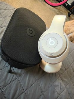 Beats Solo Wireless Headphones with Case