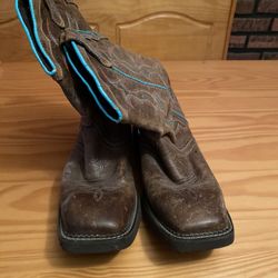 Size 11 Woman’s Justin Boots 