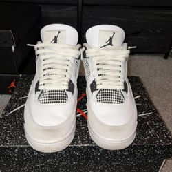 Air Jordan 4 Retro “Military Black”