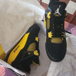 Unworn Jordan IV Thunder 