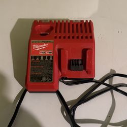 MILWAUKEE TOOL M18™ & M12™ Multi-Voltage Charger 
