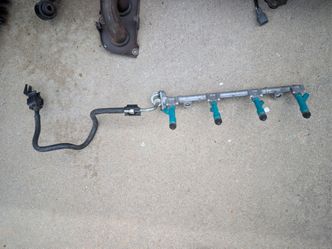 2007-2010 scion tc fuel rail and injectors / 2azfe