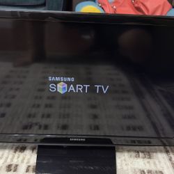 Samsung Smart TV 24” With Original Remote Control 