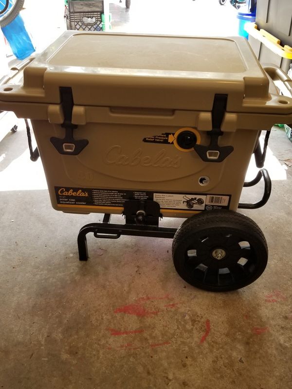 Cabelas 40 QT Polar Cap Cooler for Sale in Kennesaw, GA OfferUp