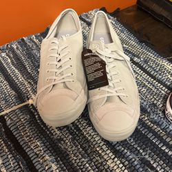 Size 10  Leather Converse 