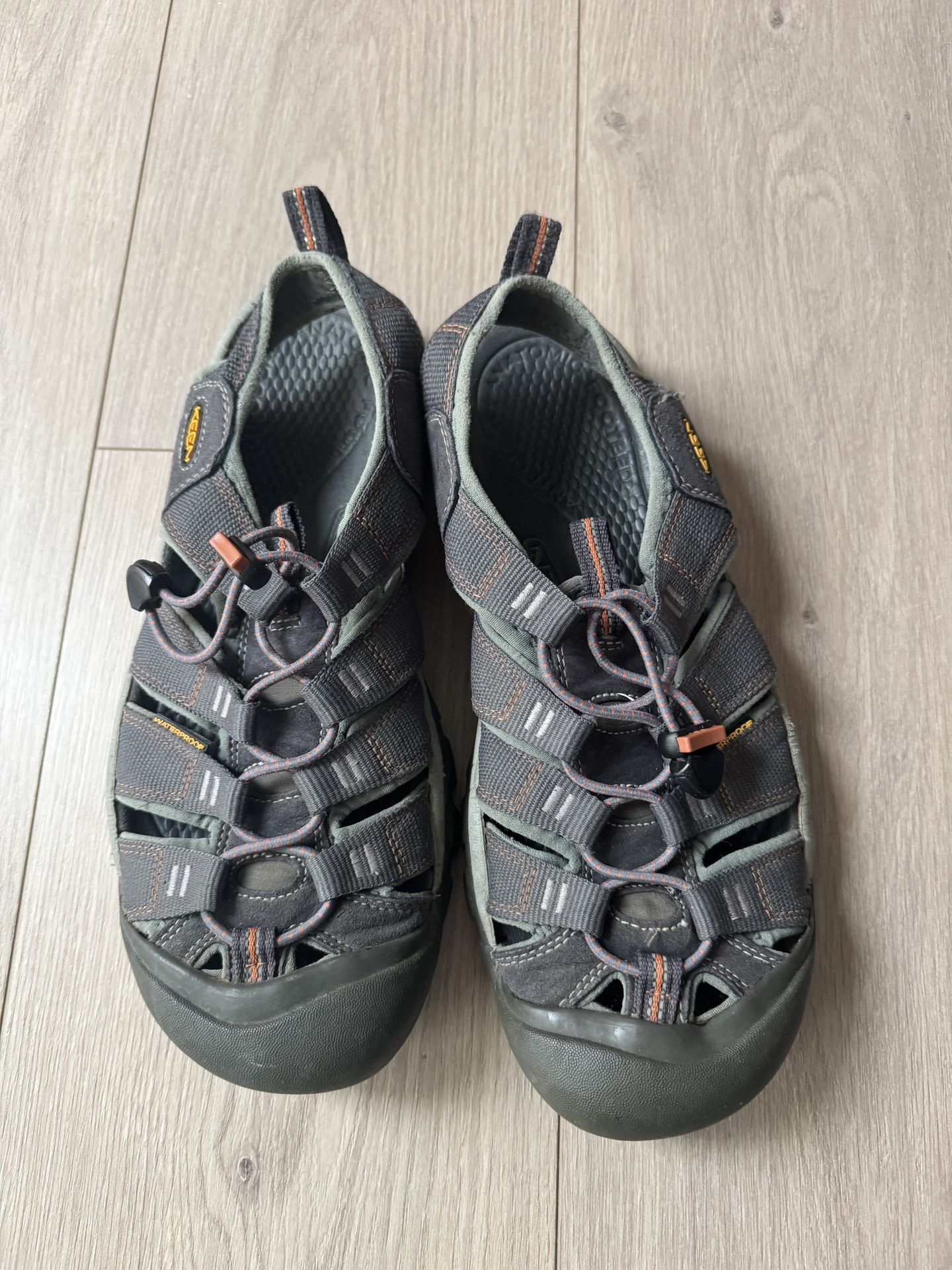 KEEN Newport H2 Closed Toe Water Sandals Mens Size 9.5 Style #1001931 Gray
