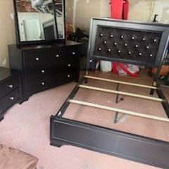 Queen Bed Set