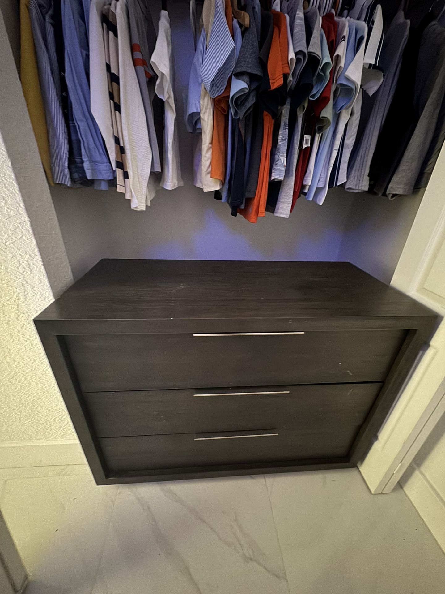 Gavetero! 40” L x 30” H x 24” D $125 OBO