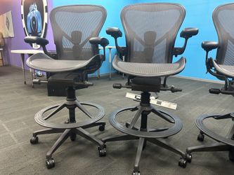 New condition fully loaded Herman Miller Remastered aeron stool