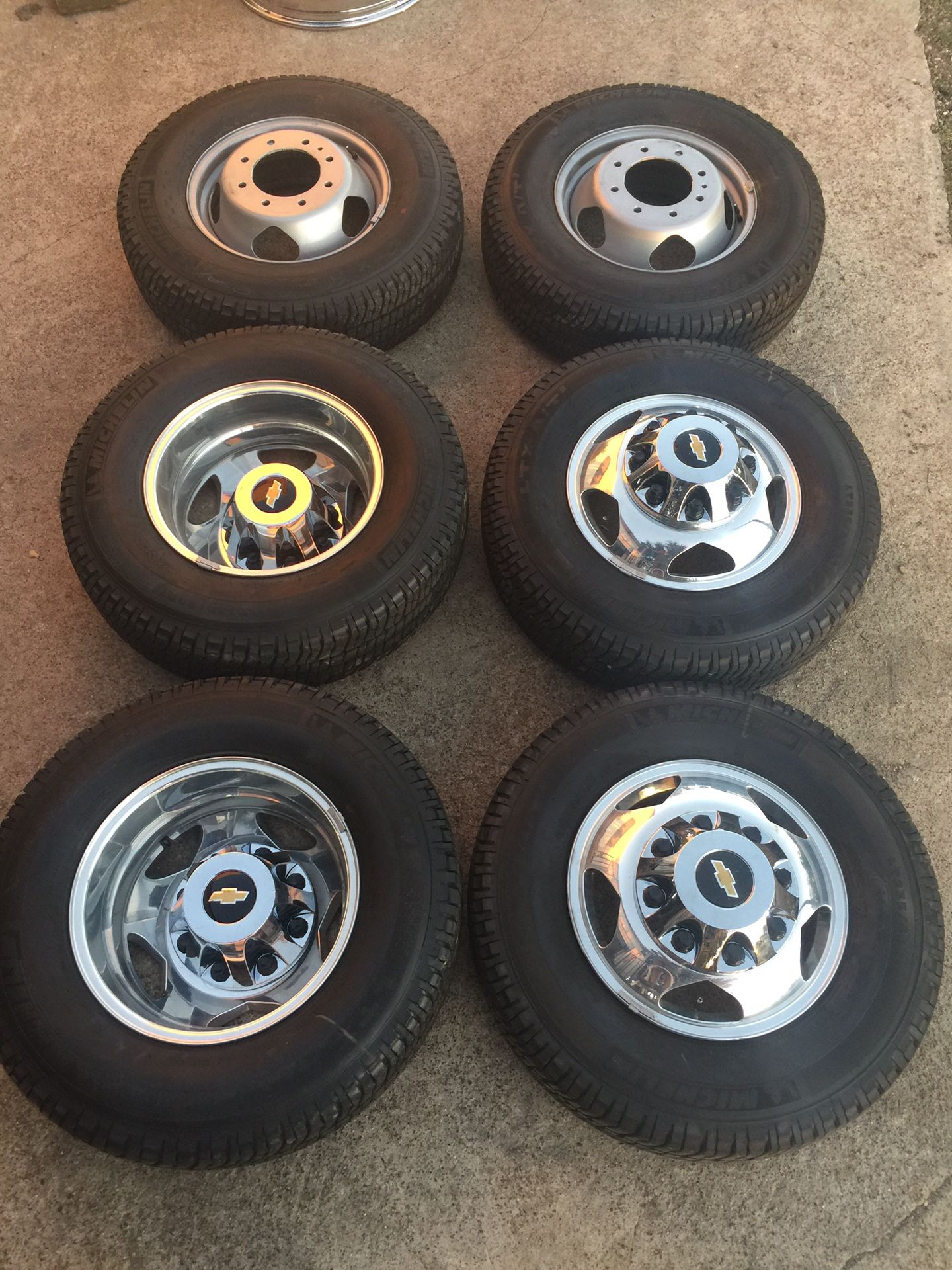 New Chevy 3500 dually Wheels And New Michelin tires 17” 17 rims Denali Rines y llantas 2017 GMC 2016 Sierra 2015 Chevrolet 2014 Silverado 2500 rines