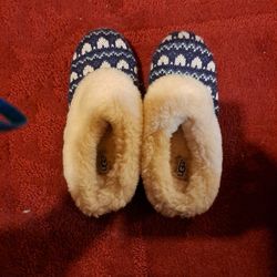 UGG Slippers Size 6