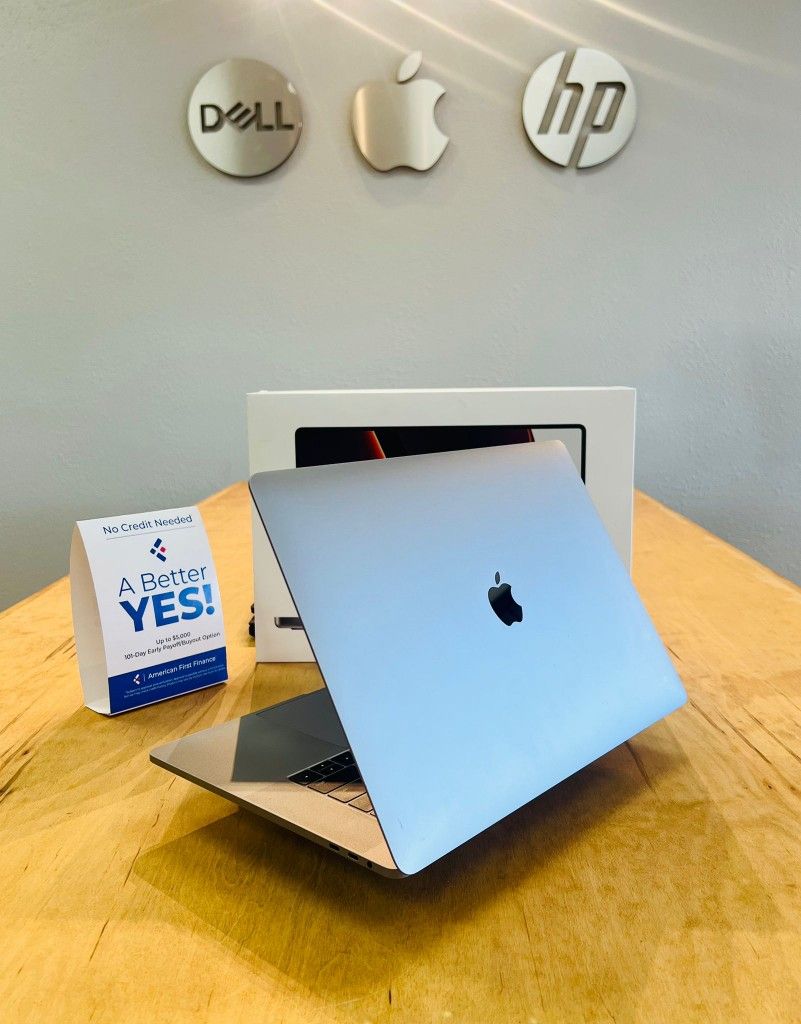 Apple SPG MacBook pro 15” laptop Core i716GB Ram & Touch Bar Warranty Included 