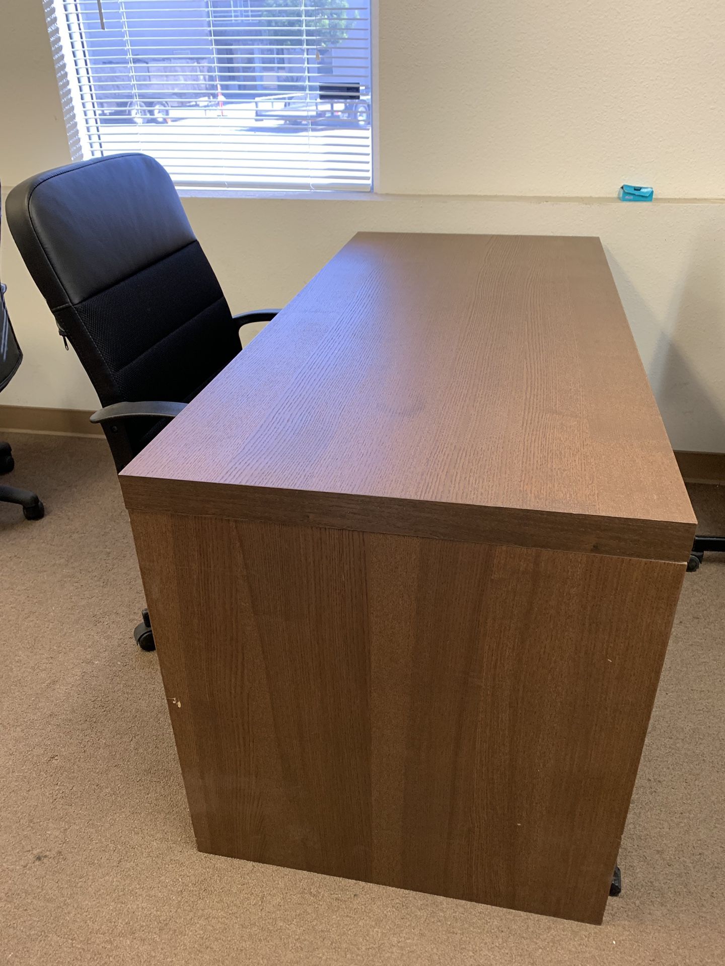 Office desk and chair set