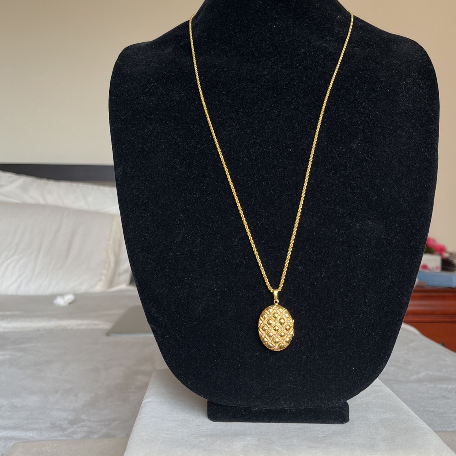 Vintage Necklace With Pearls And Gold Chain
