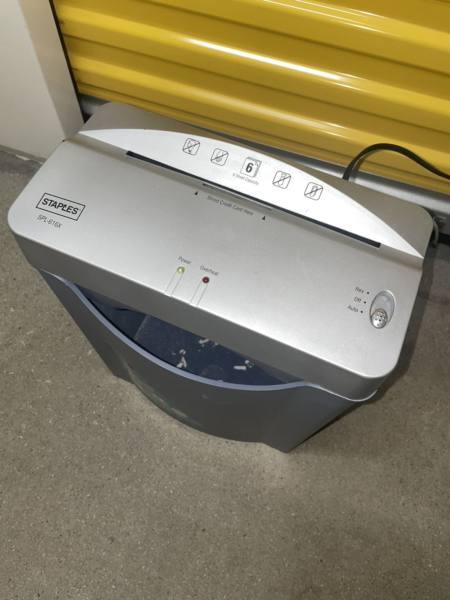 Staples Paper Shredder SPL-616X