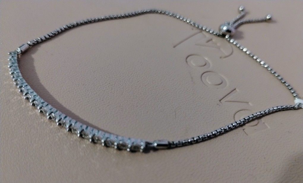 Stunning and Brand New! REAL DIAMONDS Bracelet in 14K White Gold! (Retail Price is $250 + CA Tax)