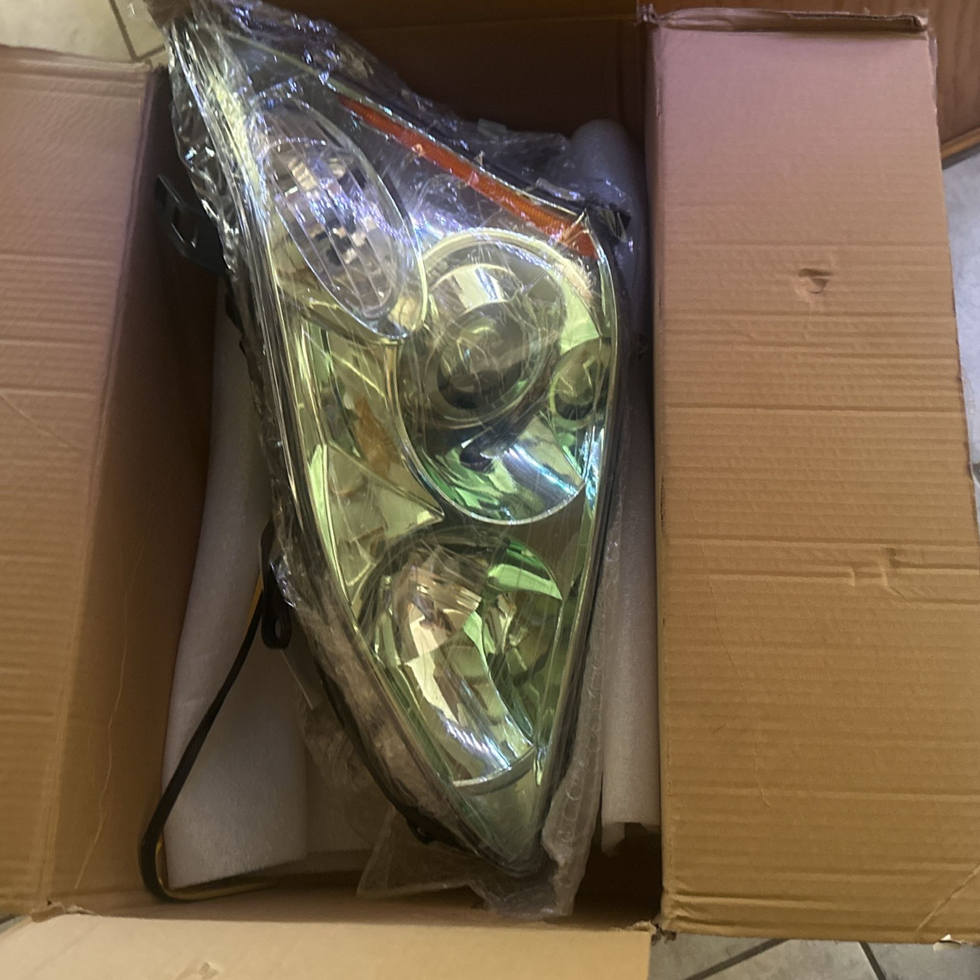 Lexus RX Front Driver Headlight