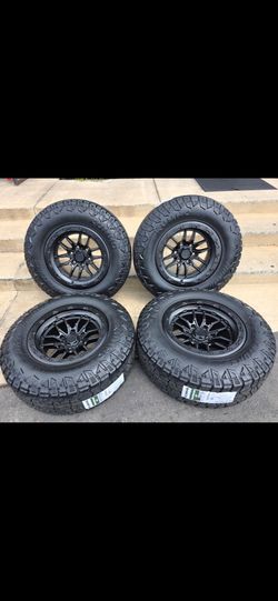 17" LOCK rims w/ 32" Kumho RT tires .. 265-70R17