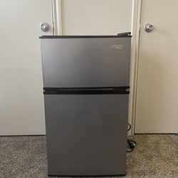 Artic King Mini fridge 