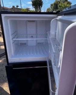 Magic Chef 10.1 cu. ft. Top Freezer Refrigerator