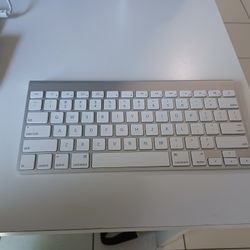 Apple A1314 Wireless Keyboard

