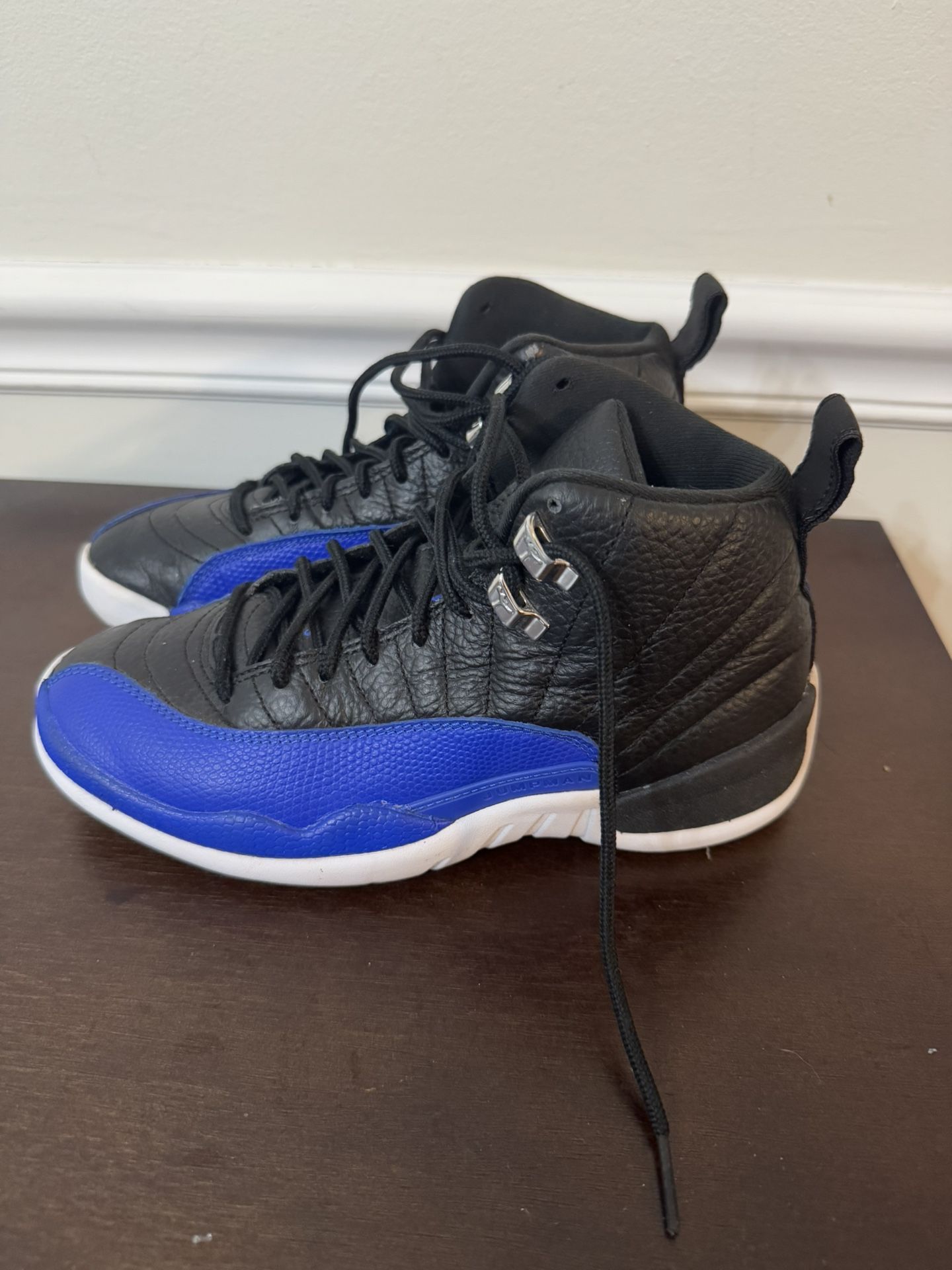 Jordan 12 Women’s Hyper Royal size 6