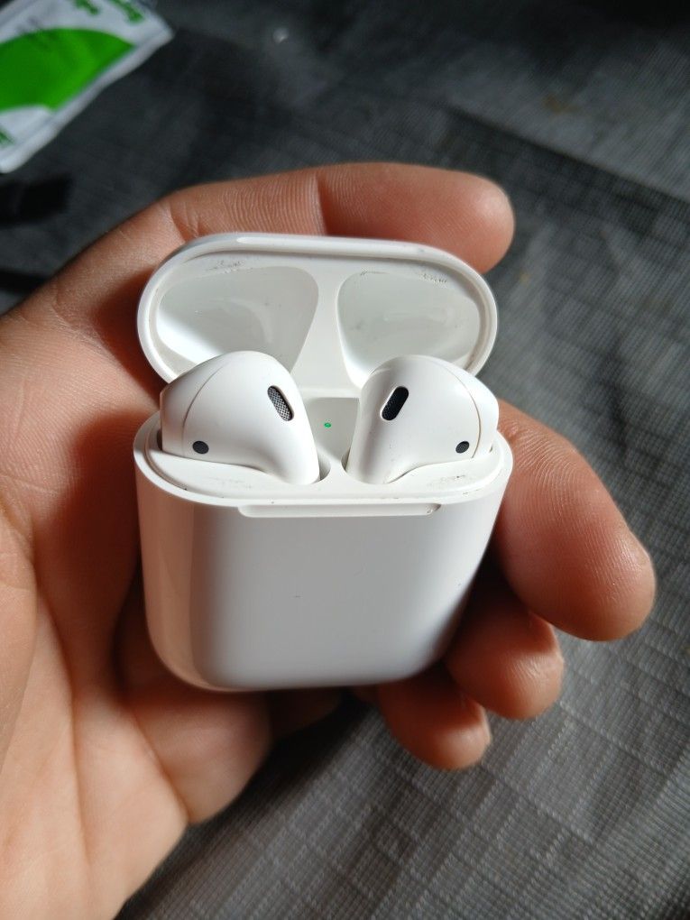 AIRPODS