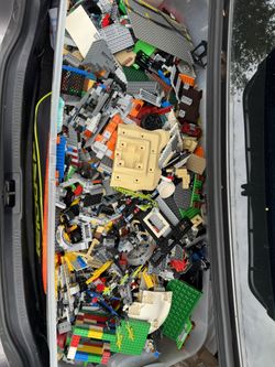 10 Pounds Of Lego pieces