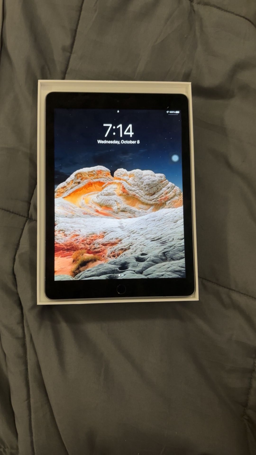 Ipad air 2 with box