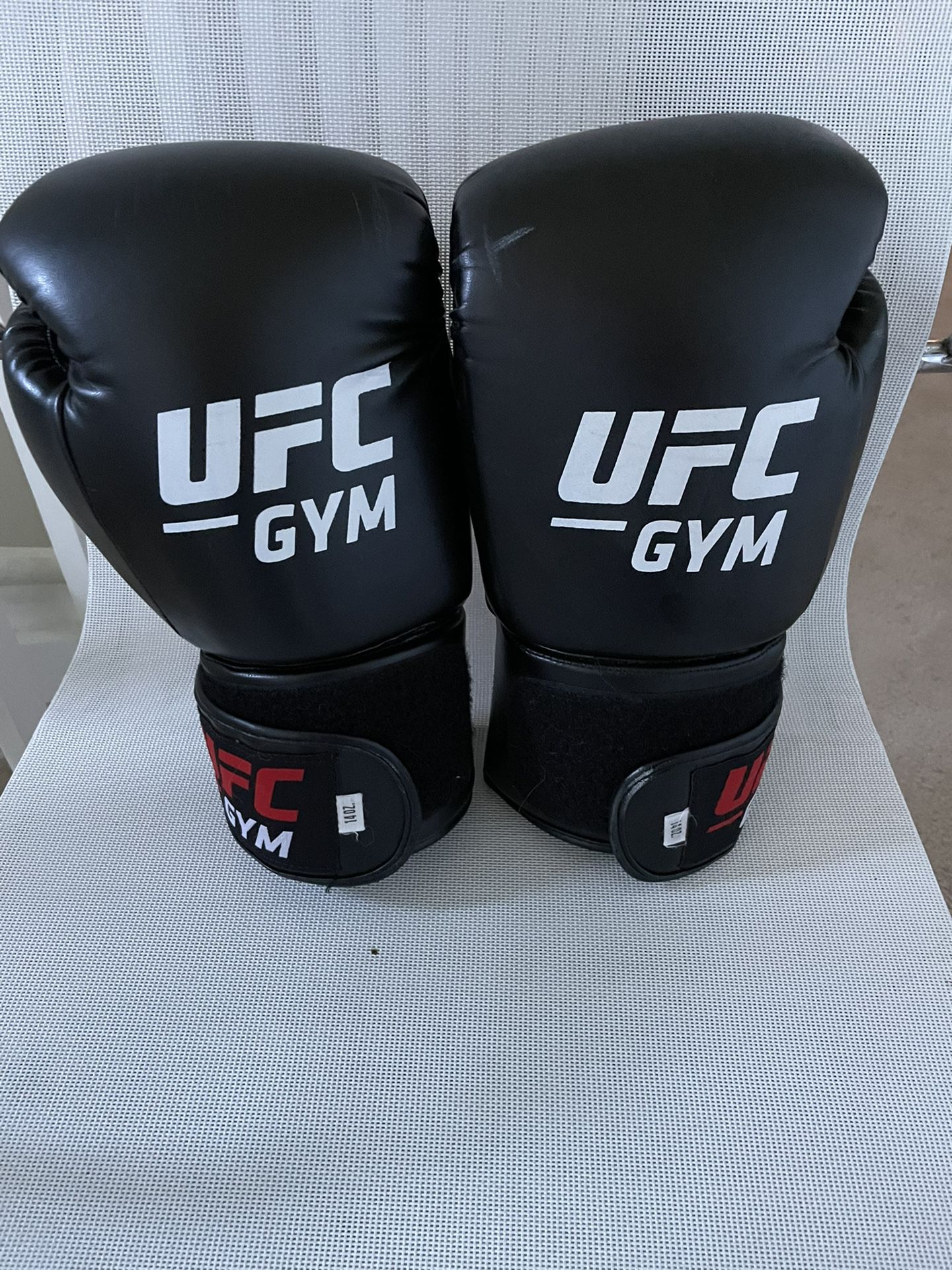 Boxing Gloves UFC 14oz.