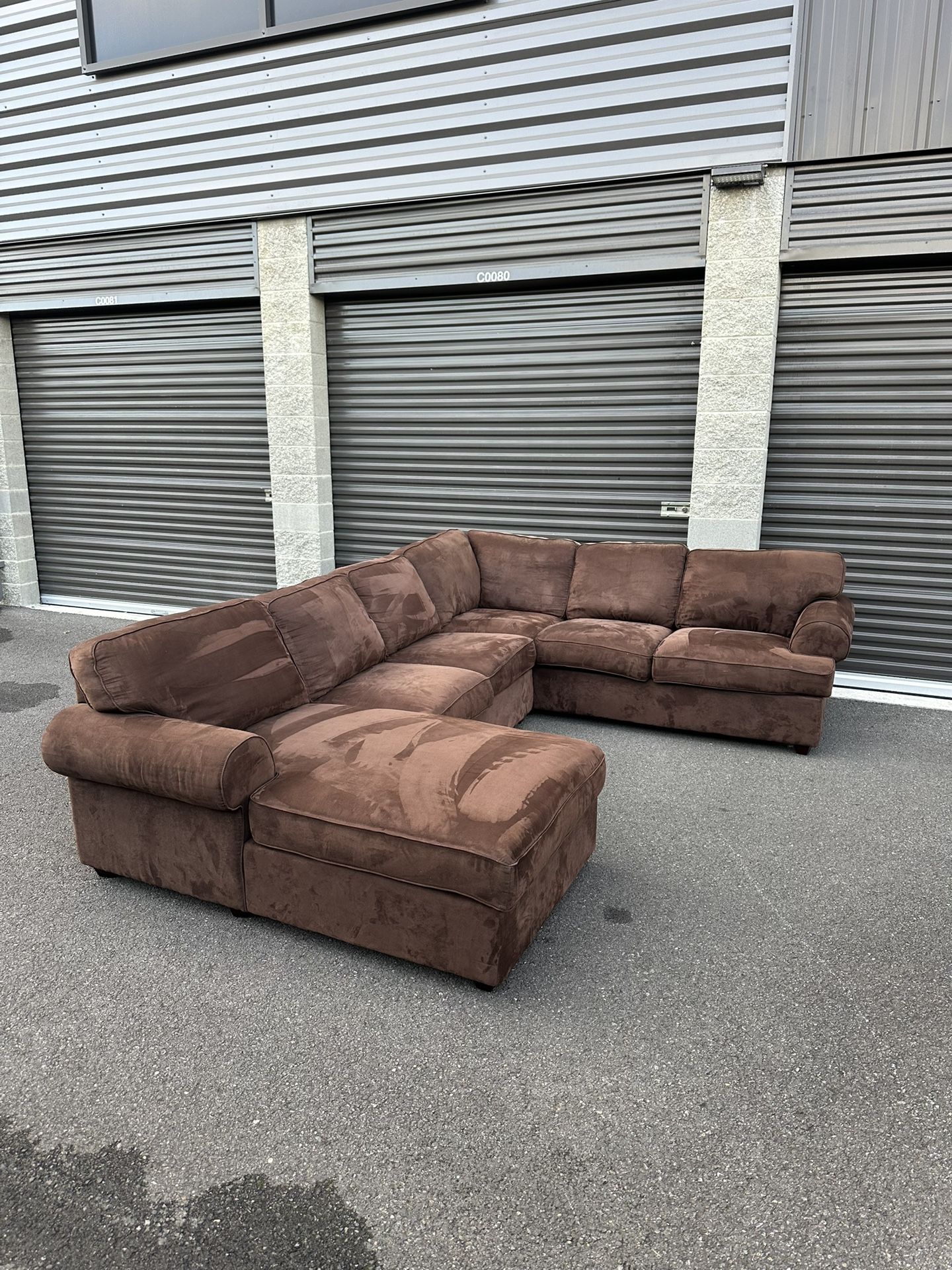 Large U-Shape Sectional Couch (FREE DELIVERY!)