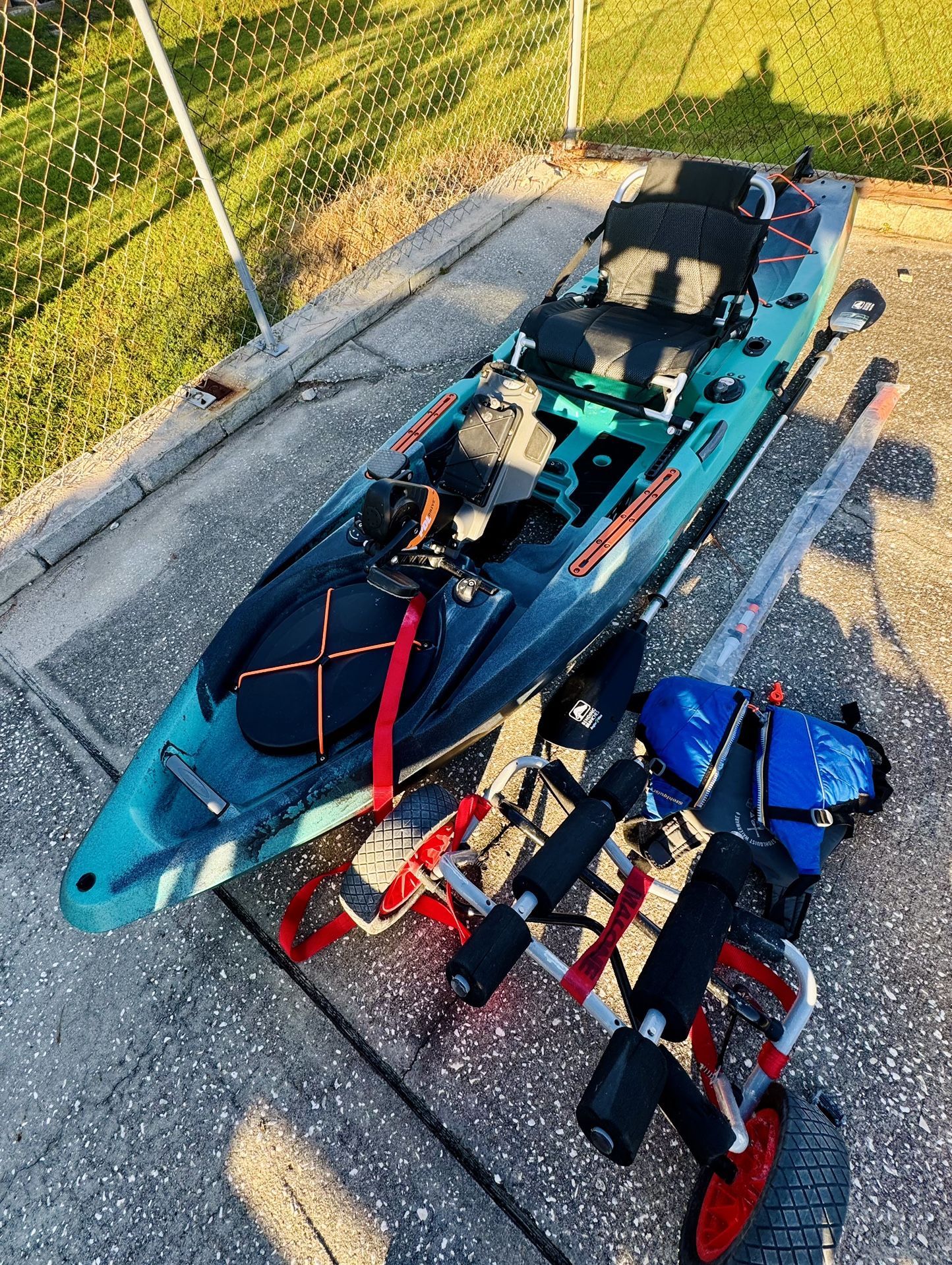 Old Town Sportsman 120 Pdl Fishing Kayak