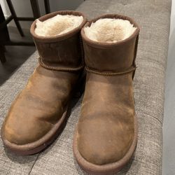 Ugg’s Size 7