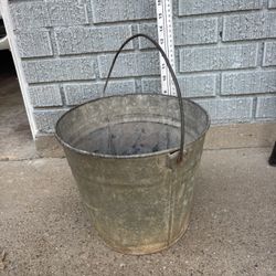 Galvanized Pail With Handle 