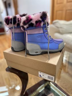 GIRLS UGGS BOOTS 4Y