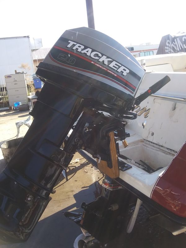 TRACKER BY MERCURY 20 HP outboard motor 2-stroke for Sale in Gilbert