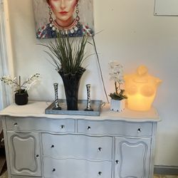 CUTE GRAY BUFFET AT PICKY PINCHERS 1621 N HIGHLAND AVE CLEARWATER OPEN NOON TO 6pm