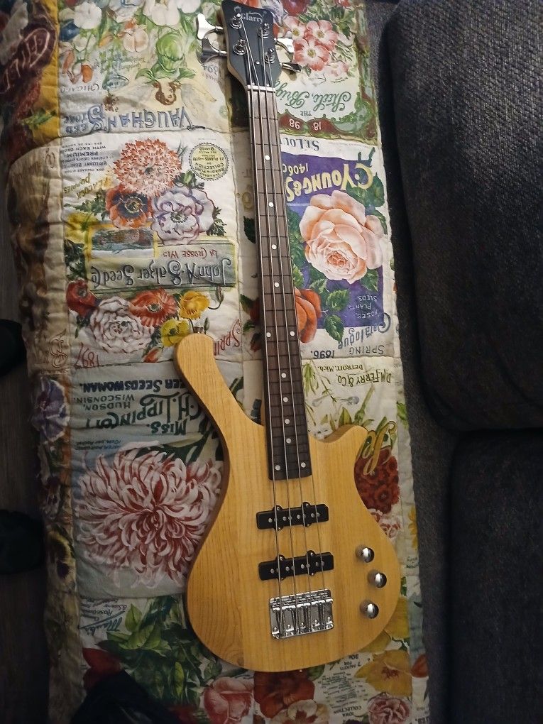 36inch Mahogany Wood Fretless Bass Guitar