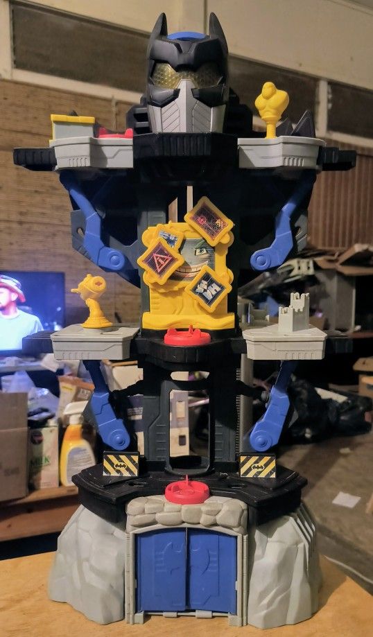 Fisher-Price Imaginext Transforming DC Super Friends Batman Bat Cave Works
