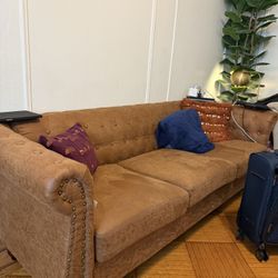 Vintage-Style Tufted Sofa –  OBO