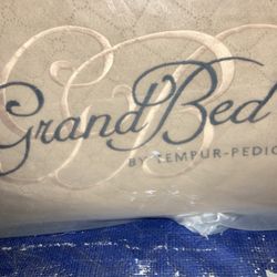 Tempur-pedic grande 14 inch thick memory foam mattress with Box springs. Brand new condition in plastic