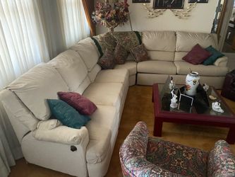 Living room furniture vintage excellent condition with rollout bed only furniture Living room furniture vintage excellent condition with rollout bed o