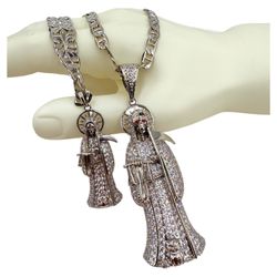 Set de Dijes de la Santa Muerte con micro pavé brillante en tono plateado, 3.5 pulgadas, 2 pulgadas