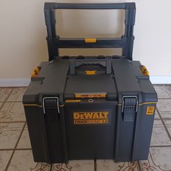 New DeWalt TOUGHSYSTEM 2.0 24 in. Modular Tool Box