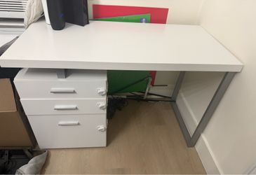 Computer desk