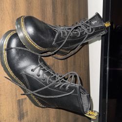 Men’s Size 6 Dr. Martens