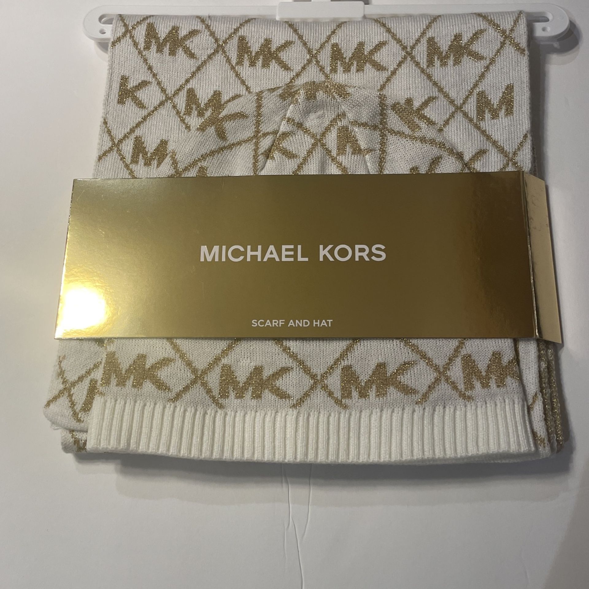 New Michael Kors White & Gold 2 Piece Scarf & Hat Set