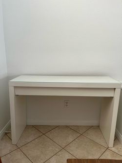 Desk / Entry Table