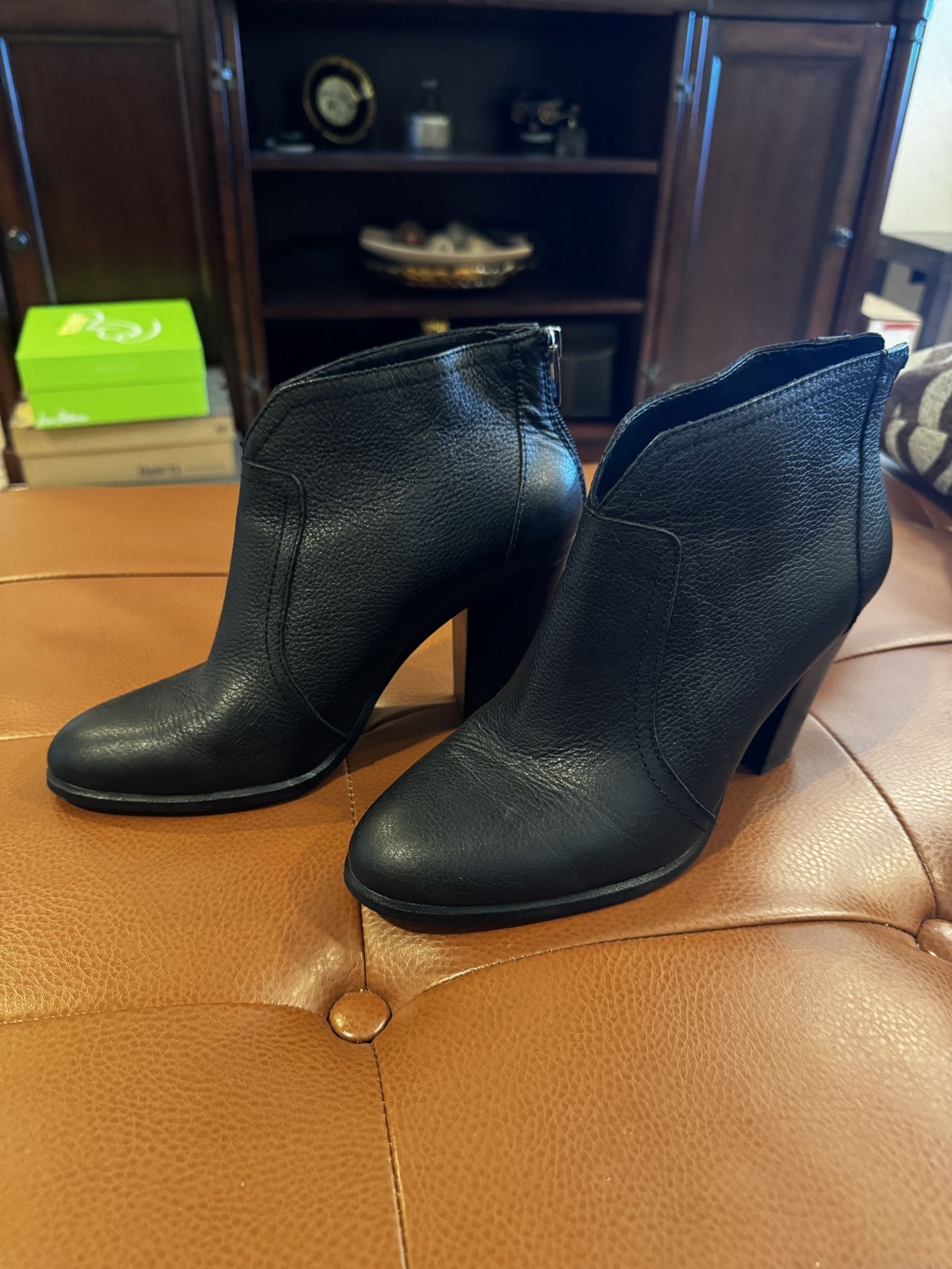 Vince Camuto Fralina leather block heel bootie in black